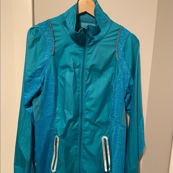 Lightweight reflective Lululemon Full Zip Jacket - Picture 3 of 9